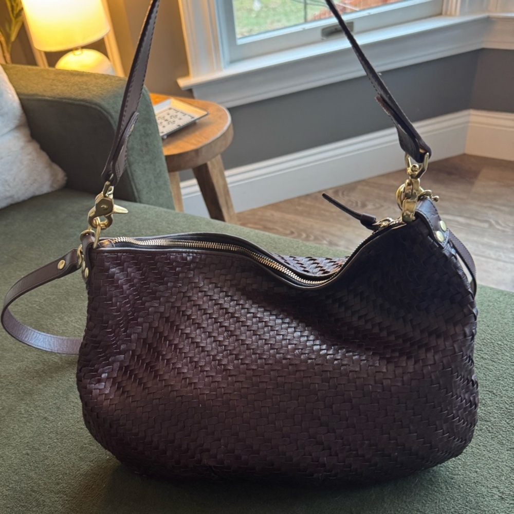 Clare V Moyen Messenger